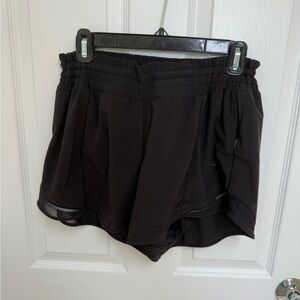 Women’s lululemon Hotty Hot High-Rise Lined Short 4" size 10